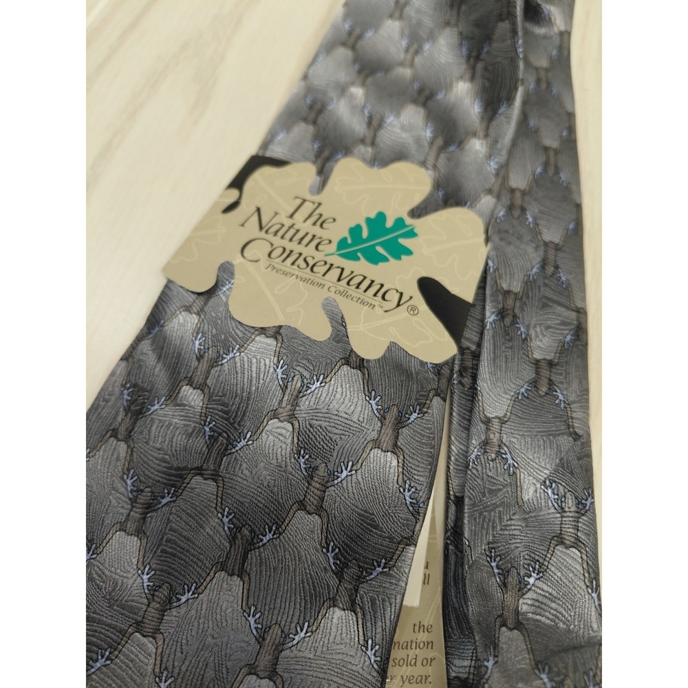 Nature Conservacy Preservation Collectiom MAKI FROG Tie Silk Blue Gray Necktie
